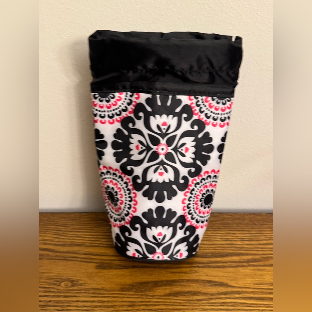 Thirty-One Bring a Bottle Thermal in the "Pink Pop Medallion" pattern. NWOT